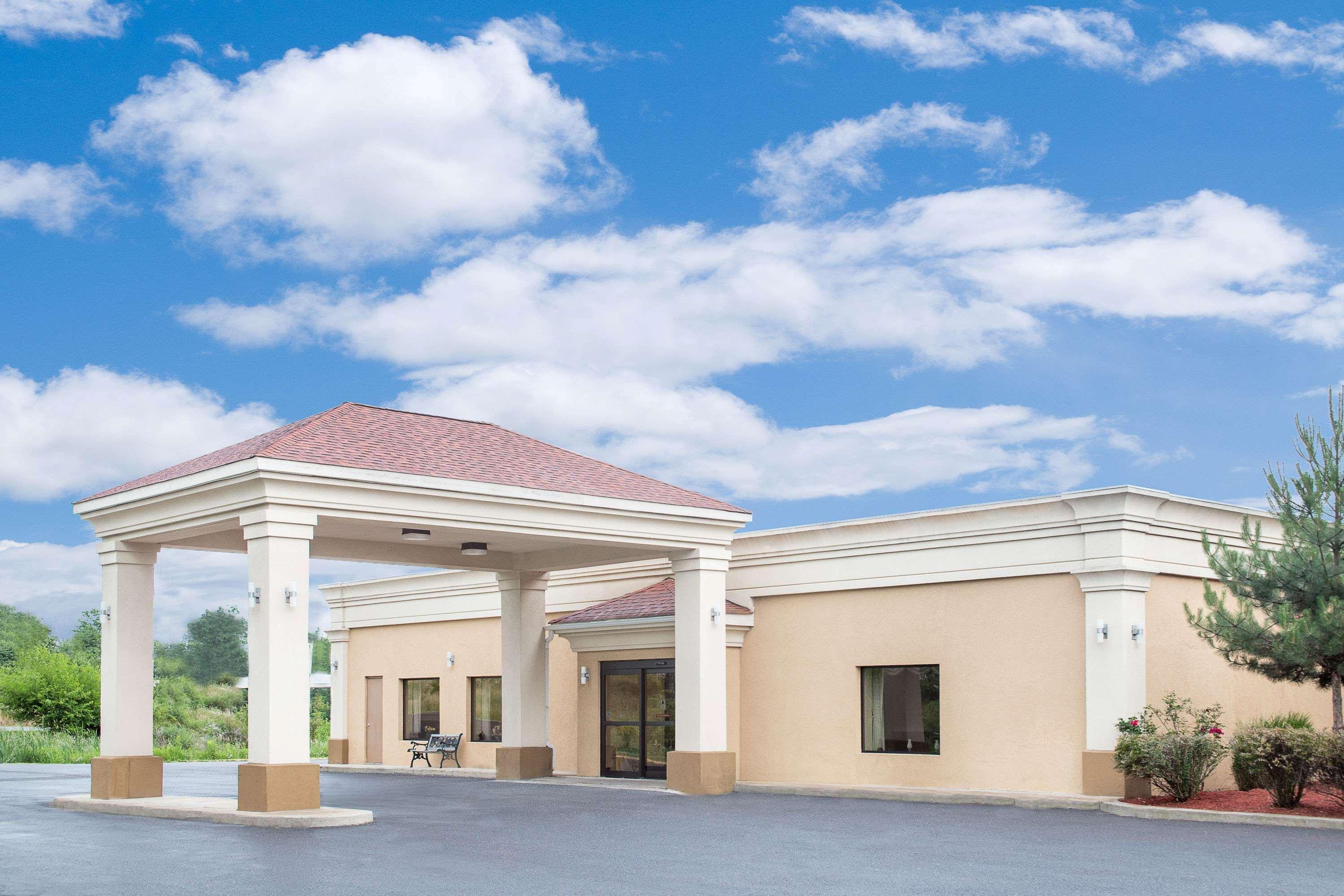 Super 8 By Wyndham Danville Ngoại thất bức ảnh